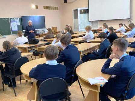 Трудом и ратным подвигом Отечество мы славим1